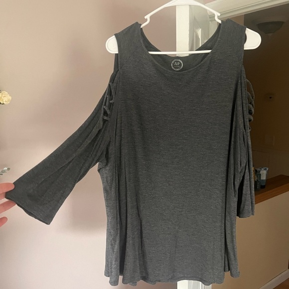 Maurice’s cold shoulder 3/4 Sleeve Top - Picture 1 of 2